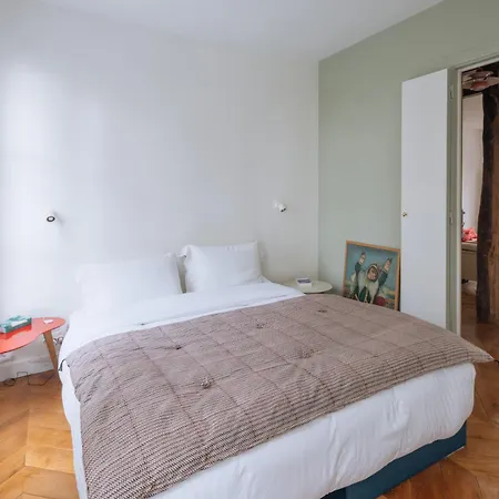 Modern Rustic-style 7th Arrondissement!
